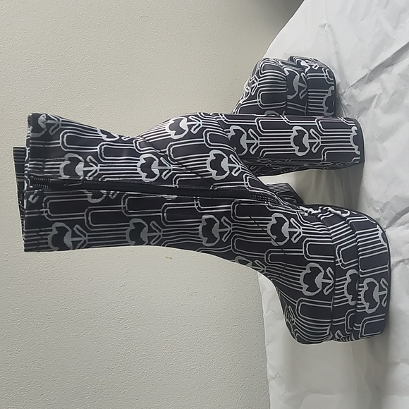 ❌Supreme Black Floral Print Platforms - Picture 7 of 10